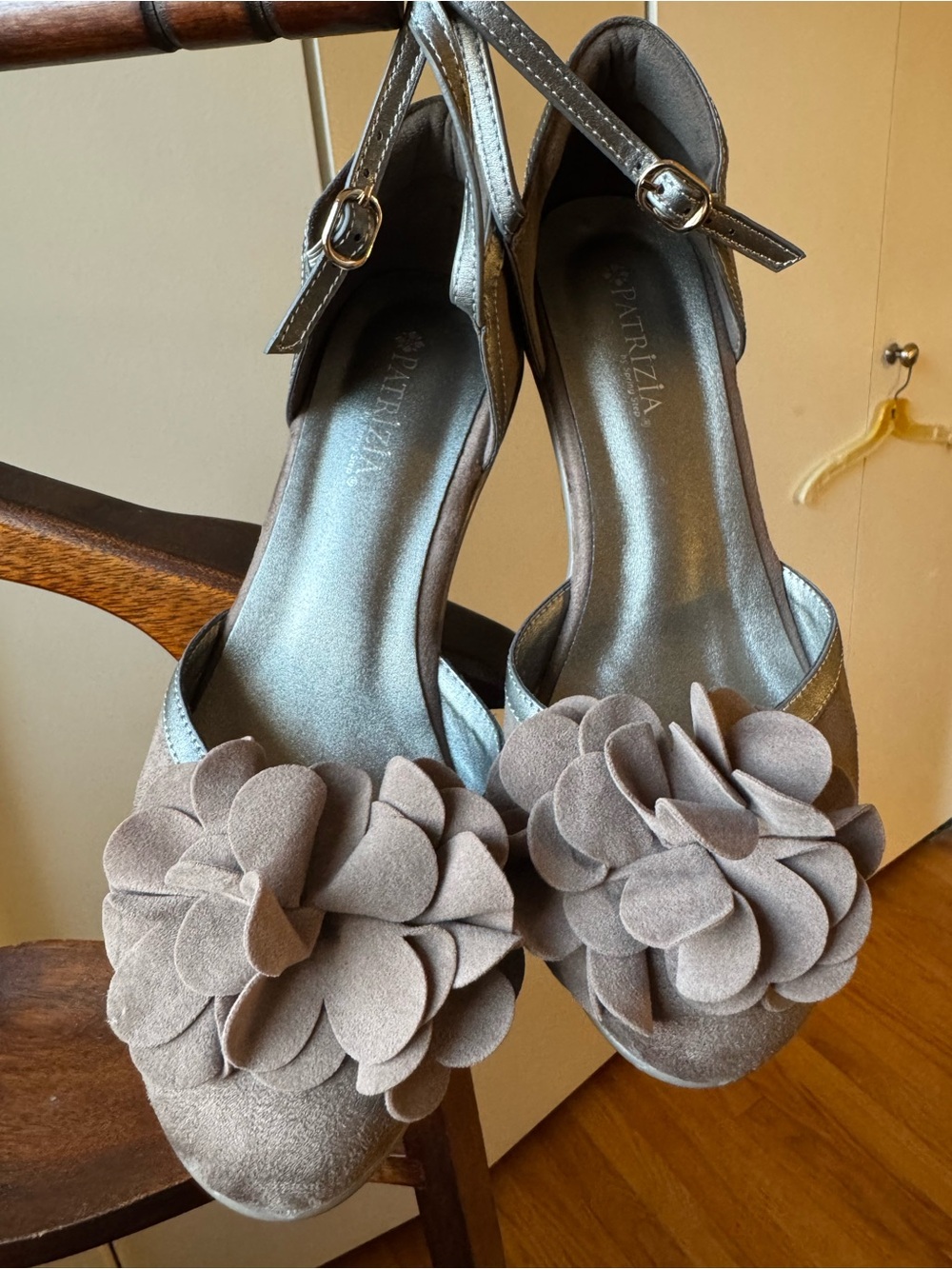 Patrizia by Spring Step "Winner" Taupe Flower Platform Pumps - Size 37 US 6.5-7